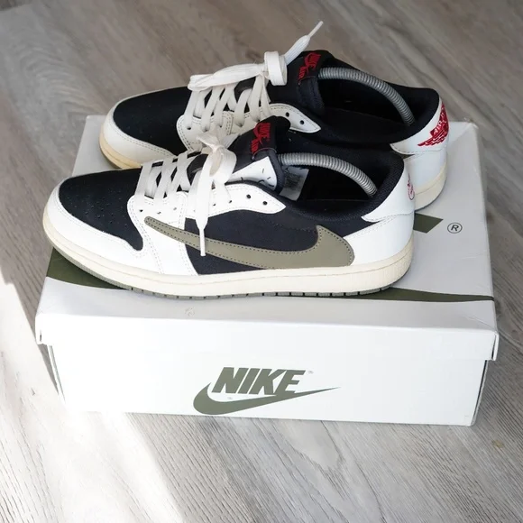 Jordan 1 Retro Low OG Travis Scott Olive - Picture 1 of 7